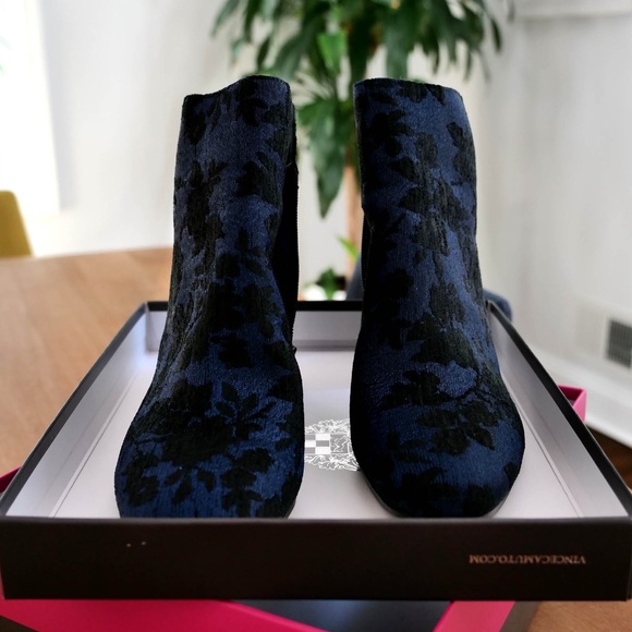 Vince Camuto Kassie Suede Boots, Black and Blue Andromeda 11W — NEW - Picture 2 of 10